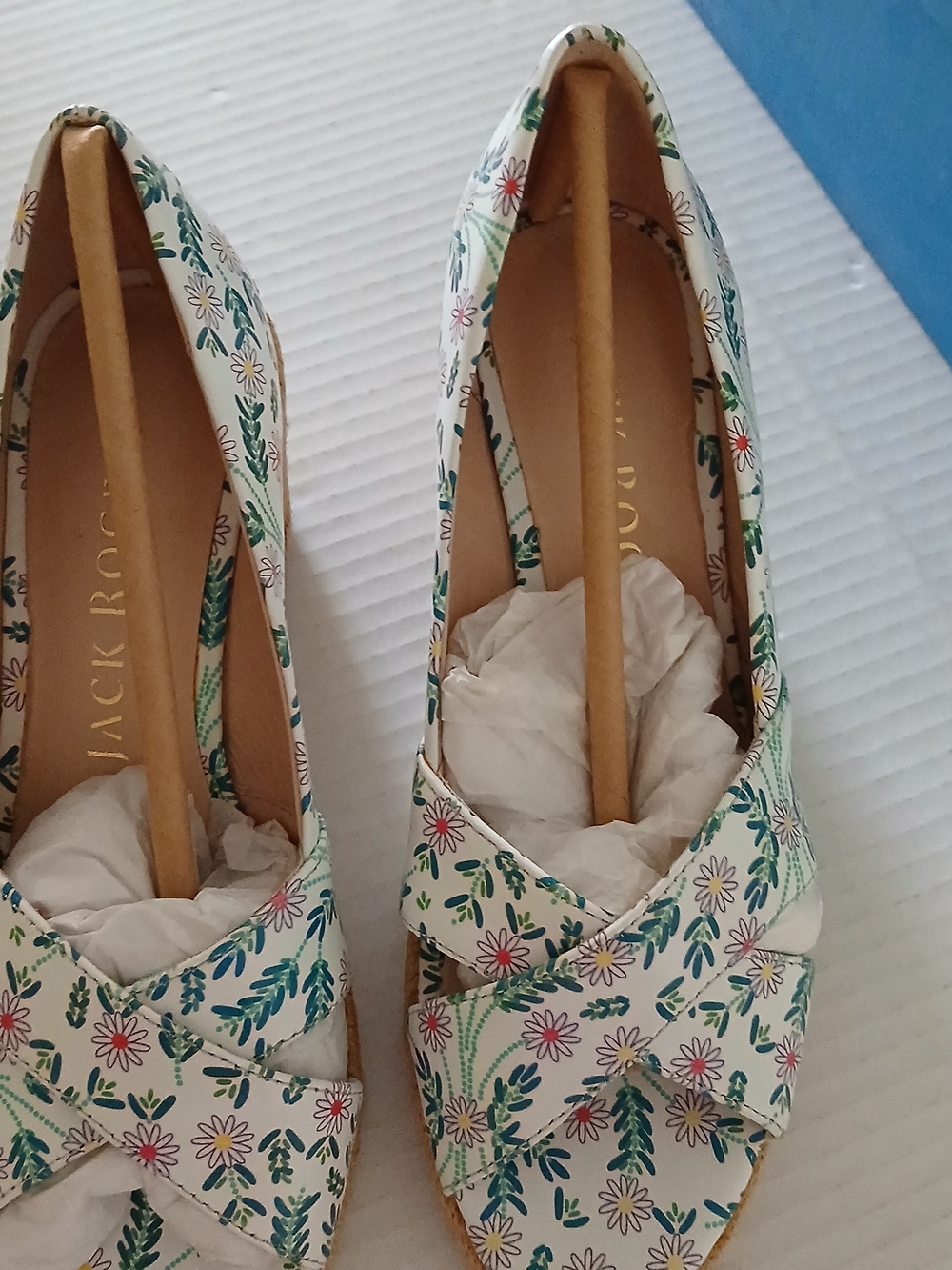 Women's Floral Espadrille Wedge Sandals - White Multicolor New $35 - Picture 3 of 8